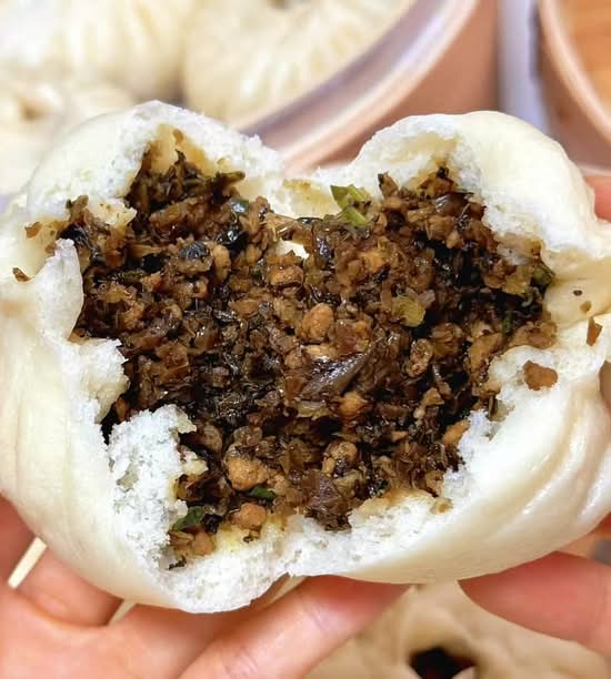 成都芽菜酱肉包 Chengdu Pickled Greens & Braised Pork Bao